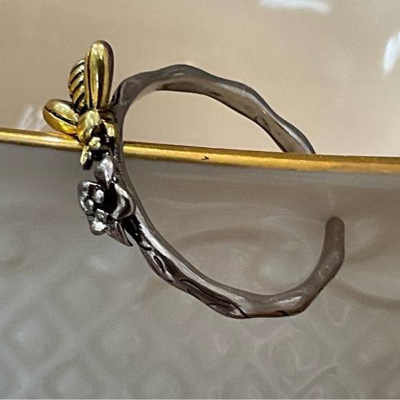 New Two Tone 925 Silver Plated Fun Vintage Style Carved Bumble Bee & Flower Ring - Picture 4 of 10
